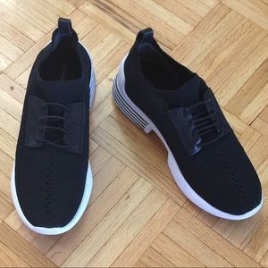 KENDALL & KYLIE NWOT Brandy Black Sneakers